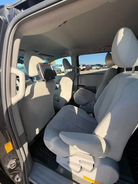 2014 Toyota Sienna, photo 15