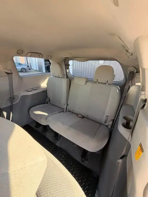 2014 Toyota Sienna, photo 16