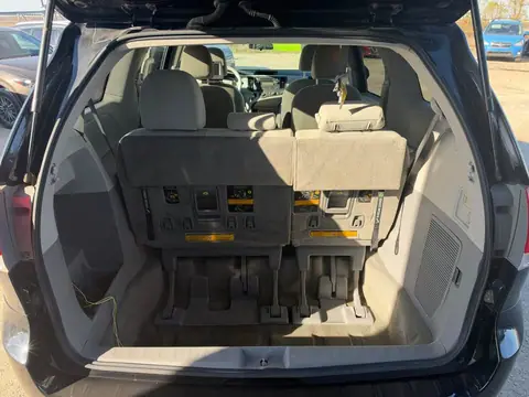 2014 Toyota Sienna, photo 17