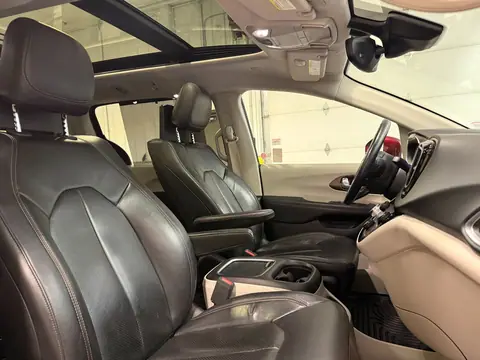 2017 Chrysler Pacifica L Touring Plus, photo 12