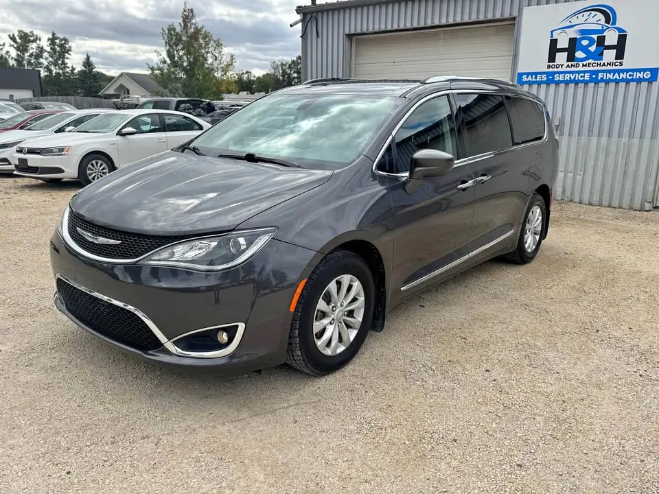 2018 Chrysler Pacifica, photo 1 of 20