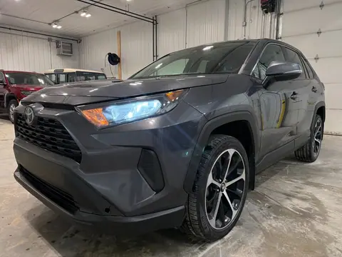 2022 Toyota RAV4 LE, photo 4